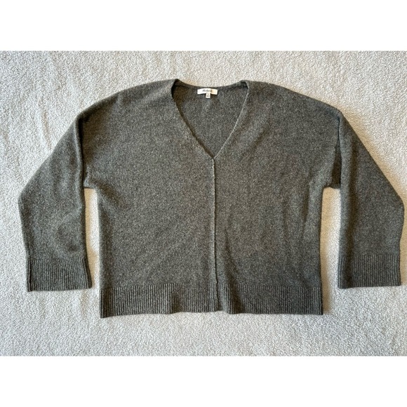 Madewell Sweaters - Madewell Donegal‎ Bartlett V-Neck Pullover Sweater in Coziest Yarn Gray Size L